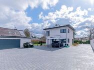 Heinze-Immobilien(IVD): Moderne Villa mit gehobener Ausstattung mit riesigem Grundstück - Panketal