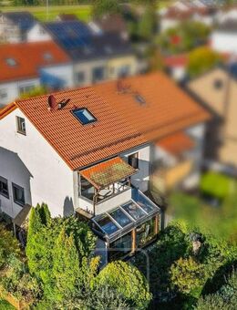 Raumwunder auf 3 Ebenen | Traumhafte Doppelhaushälfte mit Garage & Stellplatz - Leonberg (Baden-Württemberg)