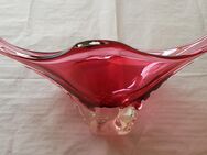 Große Murano Schale, 50er Jahre, Farbe rosa/rot fuchsia, 42 cm lang, 17 cm hoch und 19,5 cm breit, 2 kg, Originalaufkleber "Made in Murano Italy" - Hamburg Wandsbek