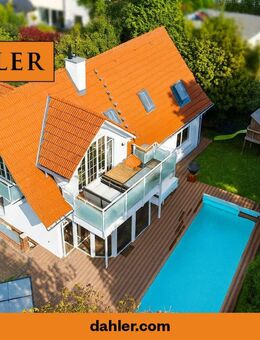 Family home within walking distance of Kladow's old town with wellness garden, pool, and sauna - Berlin