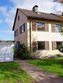 Doppelhaushälfte mit schönem Garten in begehrter Wohnlage von Freudenstadt. - Freudenstadt