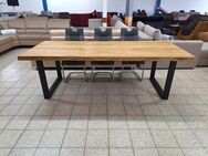 Jetzt Neu Wildeiche Baumkantentisch in 240x100 für 799 Euro - Wiesmoor