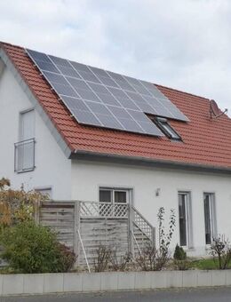 Schickes Einfamilienhaus mit Carport - jetzt verfügbar! - Oberscheinfeld