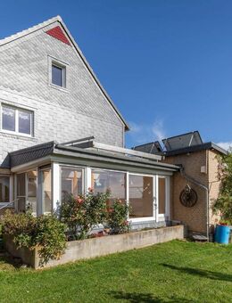 Großzügiges Wohnhaus mit 5 Zimmern, in ruhiger Lage Nähe Bad Gandersheim - Bad Gandersheim