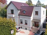 Elegante Immobilie: Stilvolle Villa in grüner Oase mitten in Pinneberg - Pinneberg