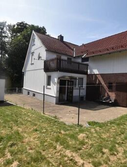 Freistehendes Einfamilienhaus mit kleinem Nebengelass, Garage und ebenerdigen Grundstück - Walkenried