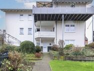 Attraktives 2-Parteienhaus in Bad Wünnenberg OT Leiberg: Garten, Balkonen, Garagen & bezugsfrei - Bad Wünnenberg