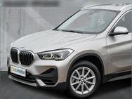 BMW X1, xDrive20i Advantage Panodach Adapt, Jahr 2021 - München