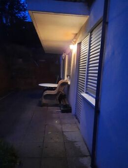 Nur Singles! Gut geschnittene 3-Zi Whg. Sonnenseite. Separater Eingang, Kaminofen, Terrasse - Wilhermsdorf