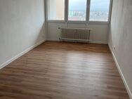 Renovierte 2-Zimmerwohnung mit Balkon und Einbauküche. Skylineblick - Maintal