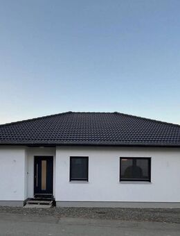 PRIVATVERKAUF freistehender Bungalow in Vöhl-Oberorke Bj 2022, 134qm, 5 Zi, sofort frei - Vöhl