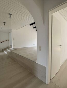 Helle, moderne 4-Zimmer-Wohnung mit eignem Garten und Terrasse in Knittlingen - Knittlingen