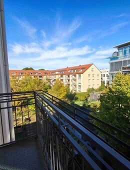 Gepflegte 3-Zimmer-Altbauwohnung mit Einbauküche in ruhiger und grüner Umgebung - München