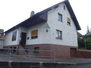 Freistehendes 2-Familienhaus mit Nebengebäude in Ebersburg-Weyhers - Ebersburg