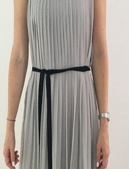 Sehr schönes Plisseekleid / Plissee Kleid Gr. 38 / 40 grau super Zustand - Bad Homburg (Höhe)