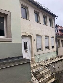 Provisionsfrei - Zentral gelegenes Einfamilienhaus (RMH) mit Garten - Sanierungsbedürftig - - Hohenstein-Ernstthal