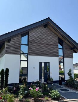 Teilmöbliert: Repräsentatives EFH in Habichtswald mit EBK - Habichtswald