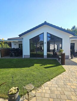Exklusives, altersgerechtes Einfamilienhaus mit Garage, Werkstatt, Pool, Solar und Photovoltaik - Panketal