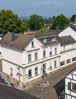 Engel & Völkers: Altbauvilla mit Anbau & Dachterrasse - saniert & zentral gelegen - Bad Honnef