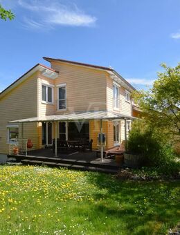 Ökologisch & energieeffizient - Architektonisches Wohnhaus mit Praxisanbau - Unverbaubare Naturlage - Stimpfach