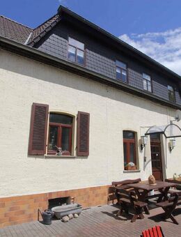 Großes Wohnhaus mit Nebengebäude- Wohnen und Arbeiten an einem Ort ist hier möglich! - Zörbig