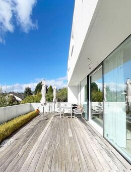 Form folgt Landschaft - Wohnen für Architekturliebhaber am sonnigen Südhang. - Aidlingen