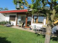 Gepflegter schöner Atrium-Bungalow in unverbaubarer Süd-West-Lage in Nieder-Olm mit Garage - Nieder-Olm