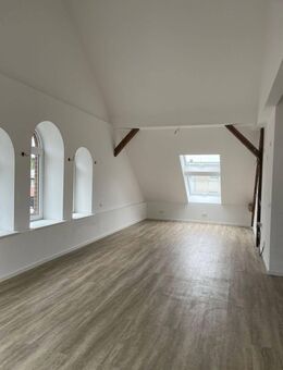 Geräumige 5-Zimmer-Wohnung in Niederdornberg, Bielefeld - Bielefeld