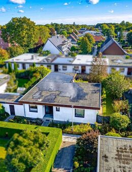 Westliche Höhe: 5-Zi.-Bungalow, ~ 114 m² Wfl., 2 Garagen & Garten - sanieren & Traumgrundriss nutzen - Flensburg