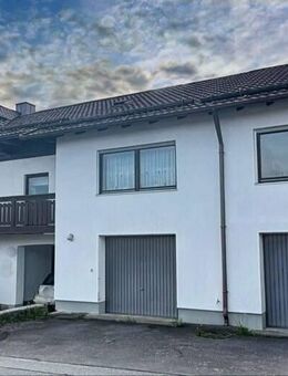 Großzügig und Potential für viel mehr... Ein-/Zweifamilienhaus mit Baugrund in Straßkirchen/ Salzweg - Salzweg