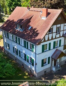 Großzügige Altbauwohnung mit Garten, Keller sowie zwei PKW Stellplätze in ruhiger Lage von Neuruppin - Neuruppin