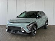 Hyundai Kona, 1.0 T-GDI (SX2) Prestige Line 120 7DCT V &H vorn m Belüftung, Jahr 2023 - Achern