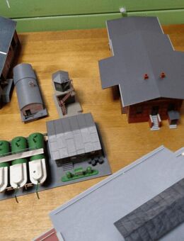 Gebäude-Set, 10-teilig = Industriegebäude + Autotankstelle, etc. - von Faller und Vollmer - H0 (1:87) - Hannover