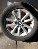 BMW ALU RÄDER 7 X 16 ZOLL mit 225 - 50 - 16 Sommerreifen in 49762
