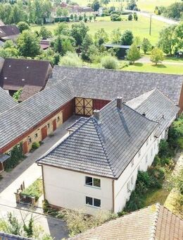 TRAUMHAFTER MÄRCHEN DREISEITENHOF + WOHNHAUS + WOHNUNG (18 PFERDEBOXEN MÖGLICH) oder BAUTRÄGEROBJEKT FÜR WOHNUNGSBAU oder GASTRO FACHWERK REITERHOF - Itzgrund