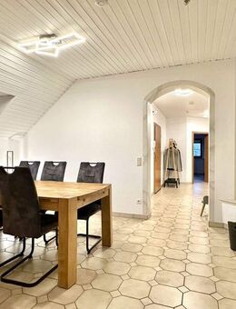 Attraktive 4,5-Zi-Wohnung mit Blick auf den Schloßberg inkl. EBK - frei nach Abstimmung! - Pegnitz