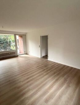 Ruhig und zentral zugleich: Renovierte 3-Zimmer-Wohnung mit Balkon in Innenstadtnähe - Leer (Ostfriesland)