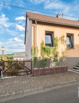 KLEIN ABER FEIN - angebautes Einfamilienhaus mit Stellplatz und schönem Garten! - Schiffweiler