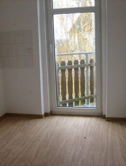 Objekt-Nr.: 12124 - vermietete 2-Zimmer-ETW mit Wanne und Balkon im DG in Plauen - Plauen