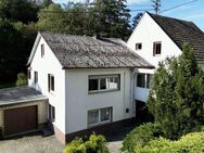 Schnäppchenjäger aufgepasst! Freistehendes Zweifamilienhaus im Herzen von Fischbach - Fischbach (Landkreis Birkenfeld)
