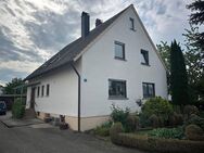 Grünes Wohnglück: Zweifamilienhaus mit großem Garten wartet ab sofort auf Sie - Buch (Bayern)