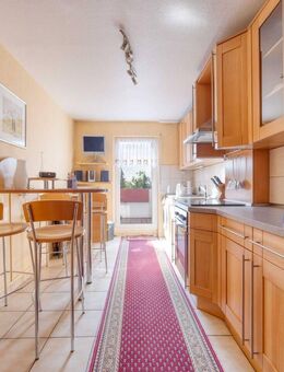 Perfekte Sicht mit 2 Balkone - Saarbrücken, schöne ruhig gelegene Eigentumswohnung zu verkaufen inkl. Doppelgarage u. Küche - Saarbrücken