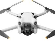 DJI Mini 4 Pro Drohne (4K Ultra HD, DJI RC 2 Fernsteuerung)