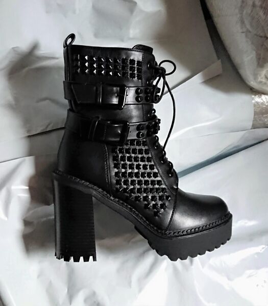 Gr. 40, High Heels Stiefeletten / Biker Boots mit NIETEN + Schnallen, Kunstleder schwarz - Bruchköbel