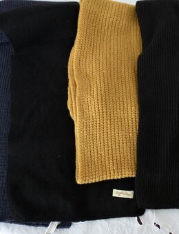 3 NEUE Wollschals - auch einzeln. Lang & Breit. Sehr schön weiche XXL Strickschals. 2 x Schwarz, 1 x Tauben-/Grau-Blau. 80% & 50% Reine Schurwolle. Die Schals sind hochwertig, was man sofort "fühlen" kann. Angenehm weich, KEIN "Kratzen". - Bad Oeynhausen