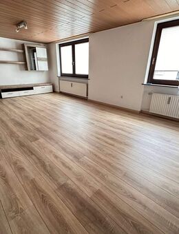 Zentrale 2-Zimmer- Wohnung mit Einbauküche, modernem Bad und Gartennutzung - Coburg