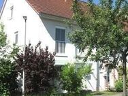 Modernes Reiheneckhaus mit schönem Garten, mit Garage, 2 Stellplätzen und Einbauküche - Stegaurach