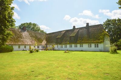 Historisches Reetdachhaus mit vier Wohneinheiten in Nordfriesland!