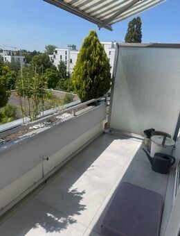 Brück Immobilien - Lichtdurchflutete 3-Zi.-Eigentumswohnung mit Süd-Balkon u. Beamtenbelegungsrecht - Putzbrunn