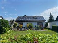 Sehr gepflegtes EFH m. großem Garten, Doppel-Garage und PV-Anlage - BEZUGSFREI ! - Radolfzell (Bodensee)